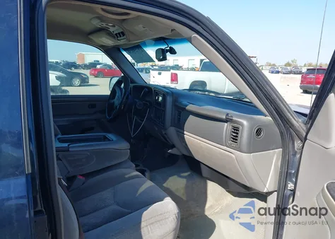 2004 Chevrolet Suburban 1500 Ls z USA, uszkodzony, nr VIN 1GNEC16Z44J240863